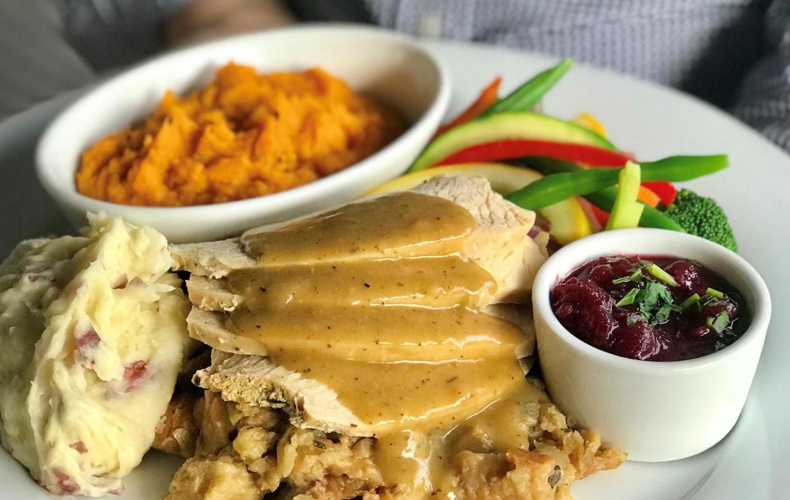 ENTER-DINING-OUT-THANKSGIVING-RESTAURANT-DEALS-2-PM.jpg